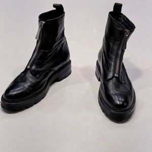 Frye Julie Front zip ankle boot